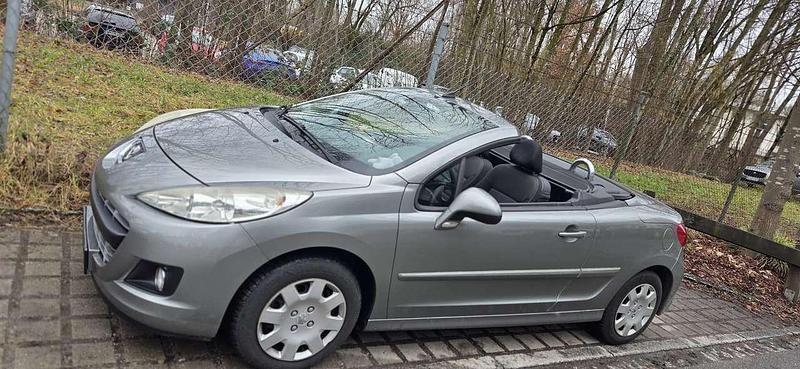 Gebraucht Peugeot 207 CC Premium 111 PS (81 kW) 2011 Silber Cabrio