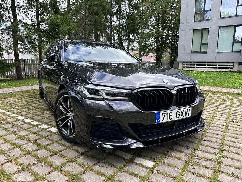 Grau Gebraucht 2023 BMW 530 M Sport Limousine | 39.000 € (Guter Preis) - Bild 1/4