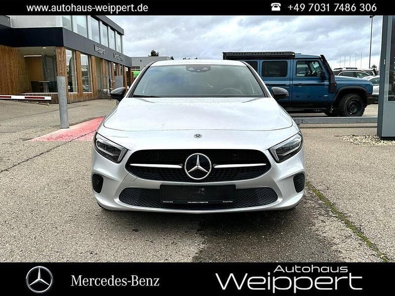 Silber Gebraucht 2019 Mercedes A250 AMG Limousine | 24.950 € (Guter Preis) - Bild 1/4
