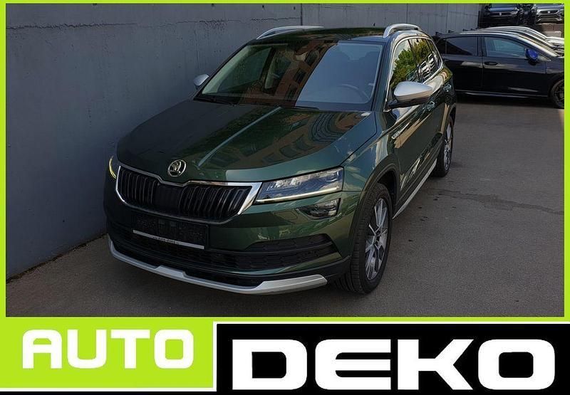 Grün Gebraucht 2021 Skoda Karoq SUV | 20.670 € - Bild 1/4