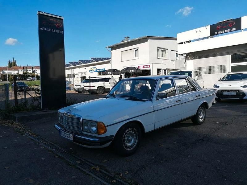 Gebraucht Mercedes 200 1981 Weiß Limousine