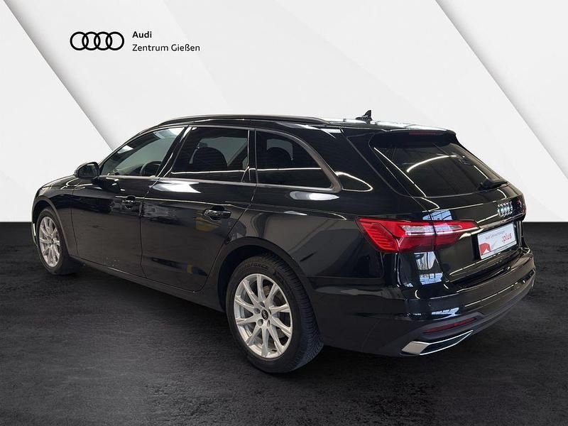 Gebraucht Audi A4 Basis 150 PS (110 kW) 2022 Mythosschwarz metallic Kombi