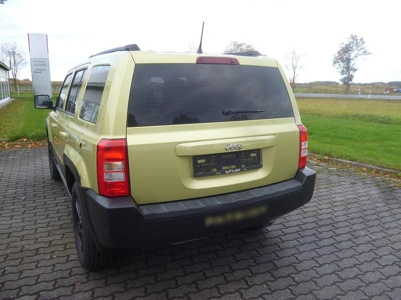 Gebraucht Jeep Patriot 170 PS (125 kW) 2012 Gold SUV