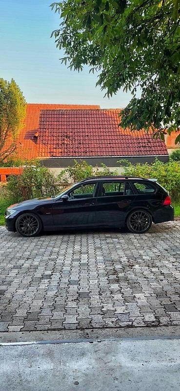 Gebraucht BMW 318 121 PS (88 kW) 2007 Schwarz Kombi