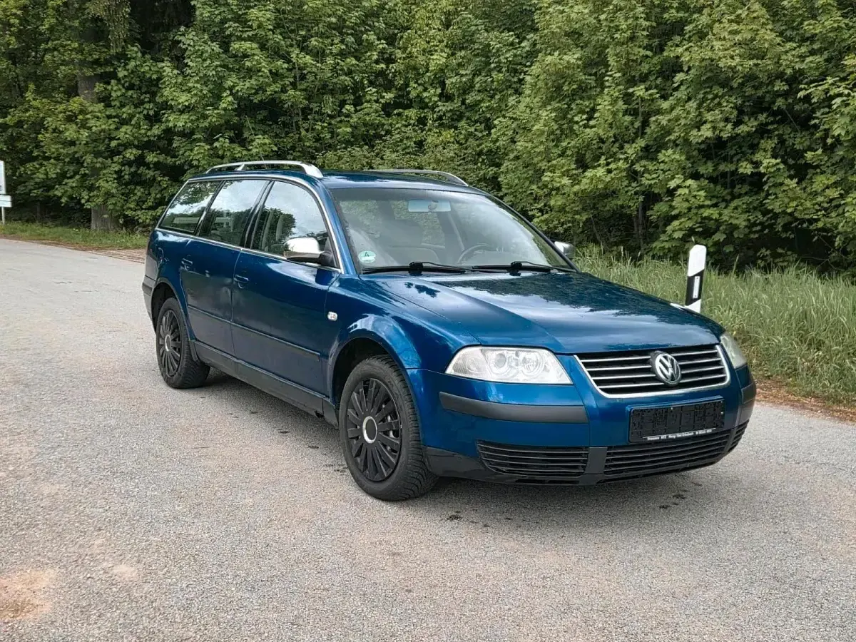 Gebraucht VW Passat 131 PS (96 kW) 2001 Blau Kombi