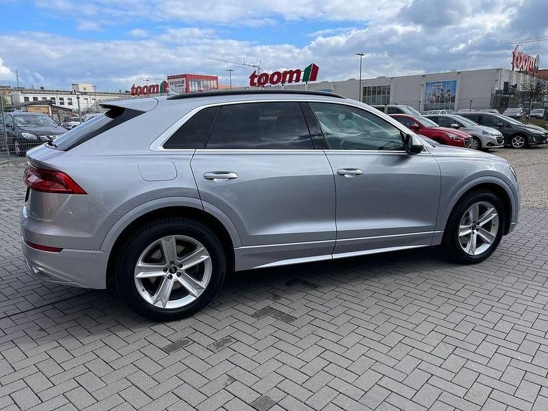 Gebraucht Audi Q8 Ambiente 286 PS (210 kW) 2021 Florettsilber metallic SUV