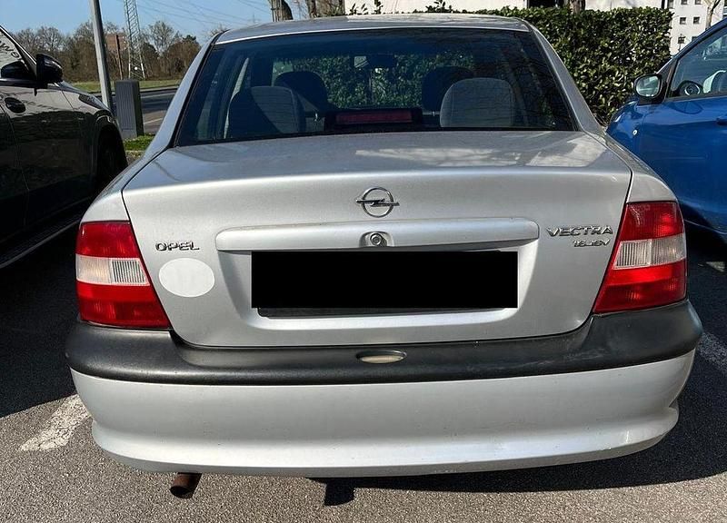Gebraucht Opel Vectra 101 PS (74 kW) 1999 Silber Limousine