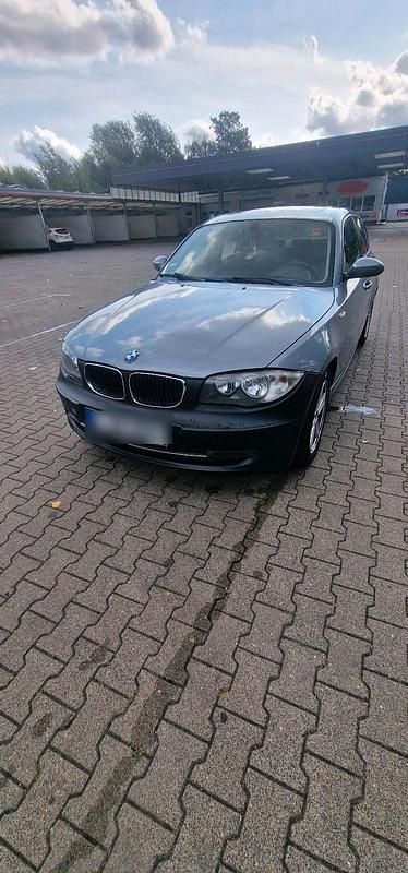 Blau Gebraucht 2005 BMW 120 Kleinwagen | 2.500 € (Guter Preis) - Bild 1/4