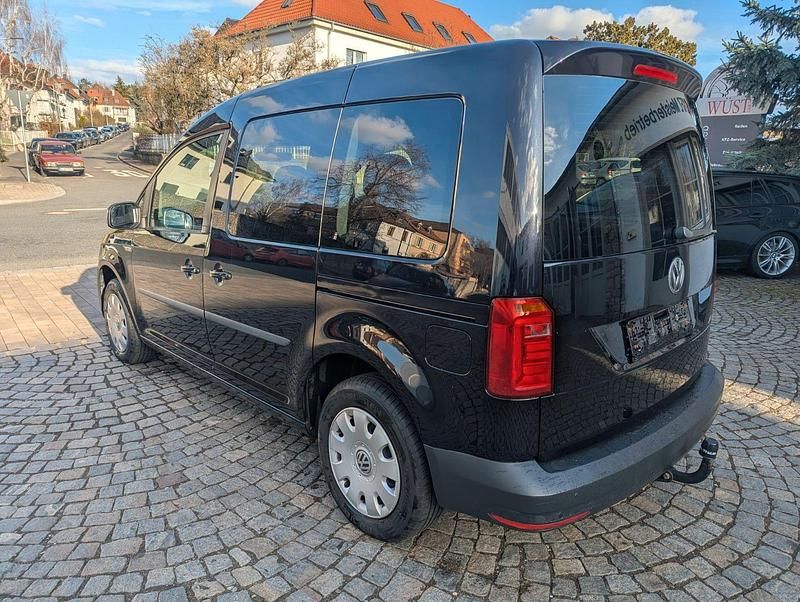 Gebraucht VW Caddy Trendline 102 PS (75 kW) 2015 Schwarz Van / Kleinbus