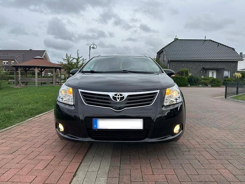 Schwarz Gebraucht 2010 Toyota Avensis T2 Kombi | 3.999 € (Guter Preis) - Bild 1/4