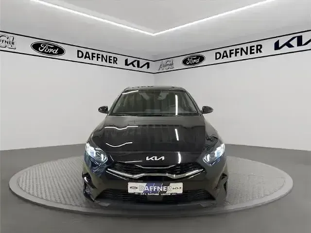 Neu Kia Ceed 140 PS (102 kW) 2025 Schwarz Kleinwagen