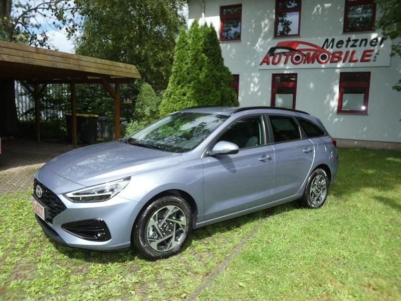 Neu Hyundai i30 140 PS (102 kW) 2025 Blau Limousine