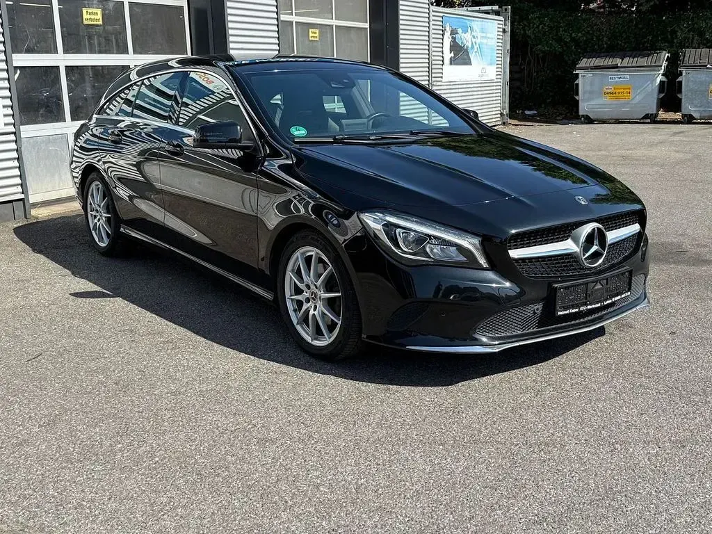 Gebraucht Mercedes CLA200 136 PS (100 kW) 2018 Kosmosschwarz Coupé