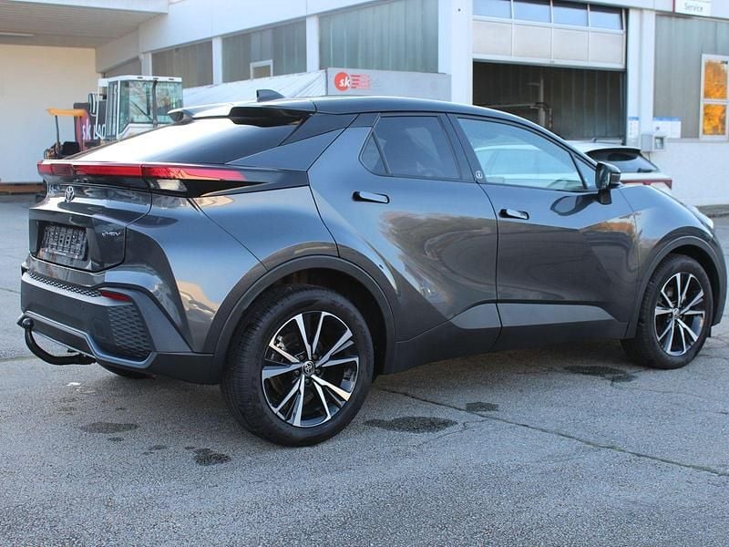 Gebraucht Toyota C-HR Team 98 PS (72 kW) 2024 Grau (marlingrau) schwarz (stoff) SUV