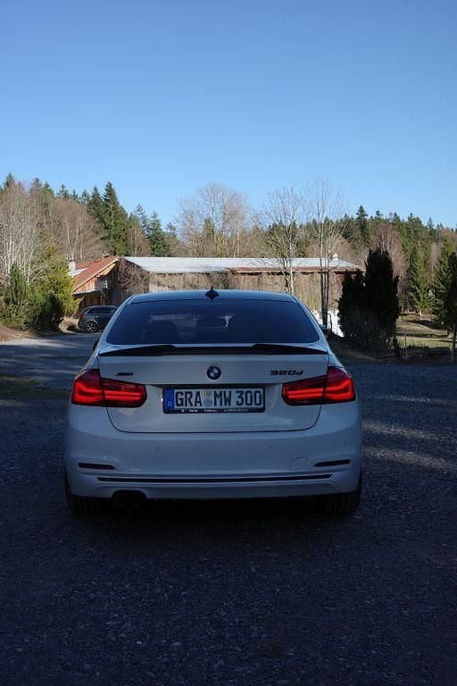 Gebraucht BMW 320 M Performance 190 PS (139 kW) 2017 Weiß Limousine