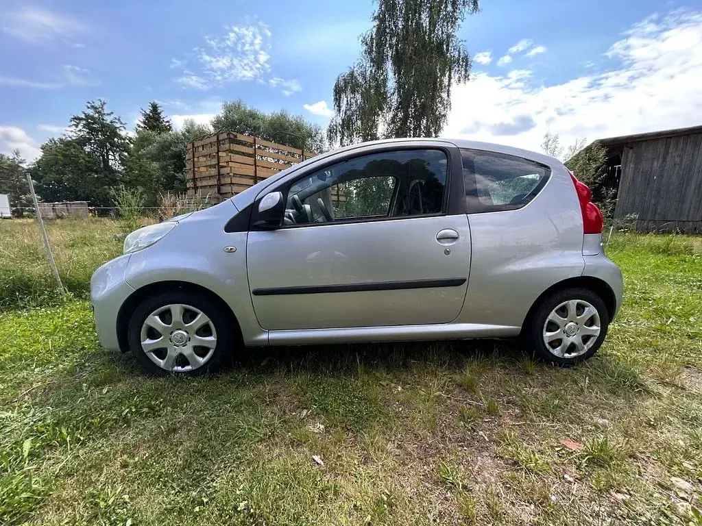 Gebraucht Peugeot 107 Filou 68 PS (50 kW) 2010 Silber Kleinwagen