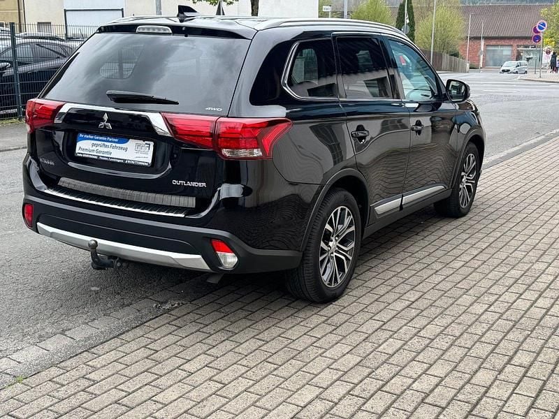 Gebraucht Mitsubishi Outlander Diamant Edition 150 PS (110 kW) 2017 Pantherschwarz (p) SUV