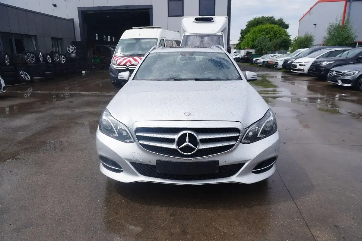Gebraucht Mercedes E200 Avantgarde 136 PS (100 kW) 2015 Silber Kombi