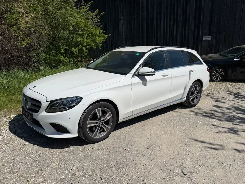 Gebraucht Mercedes C220 194 PS (142 kW) 2018 Weiß Limousine