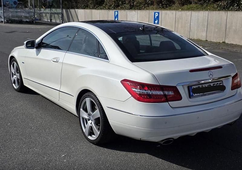 Gebraucht Mercedes E350 231 PS (169 kW) 2009 Weiß Coupé