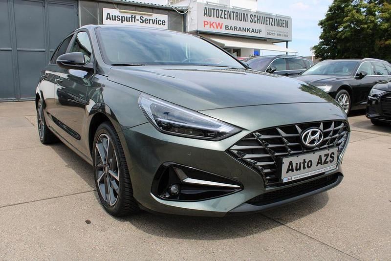 Grau Gebraucht 2023 Hyundai i30 Limousine | 17.590 € (Fairer Preis) - Bild 1/4