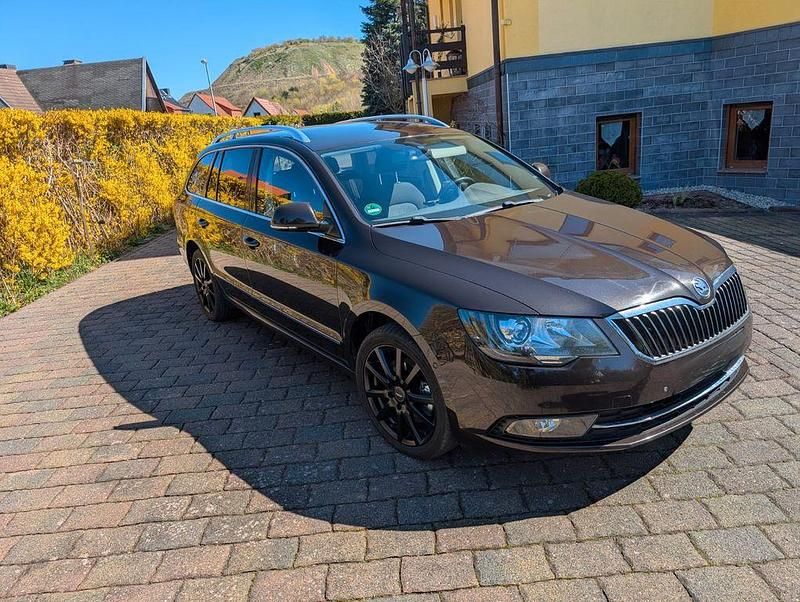 Gebraucht Skoda Superb Elegance 170 PS (125 kW) 2013 Braun Kombi