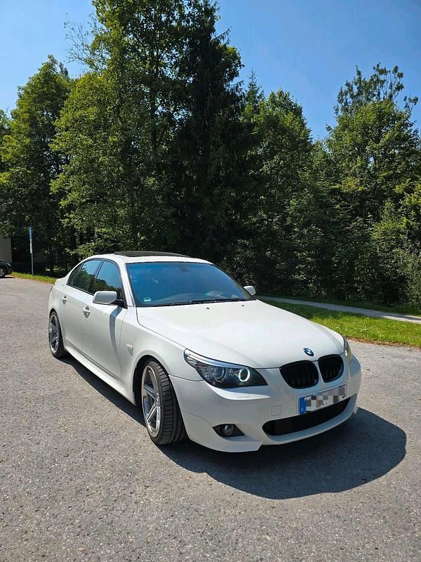 Weiß Gebraucht 2008 BMW 550 M Sport Limousine | 13.000 € (Fairer Preis) - Bild 1/4