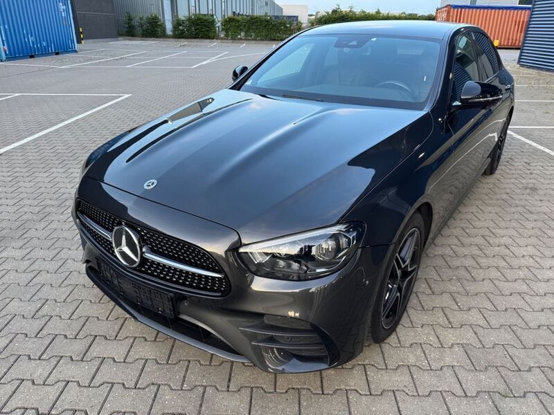 Grau Gebraucht 2022 Mercedes E200 AMG Limousine | 30.800 € (Superpreis) - Bild 1/4