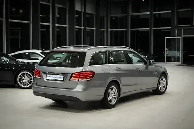 Gebraucht Mercedes E200 Elegance 184 PS (135 kW) 2014 Palladiumsilber  metalliclack Kombi