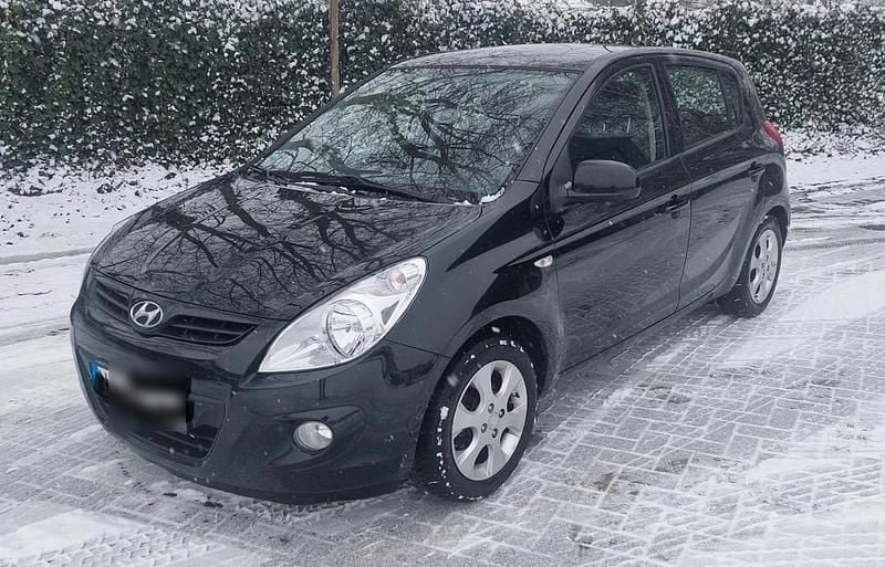 Schwarz Gebraucht 2011 Hyundai i20 Kleinwagen | 2.000 € (Fairer Preis) - Bild 1/4