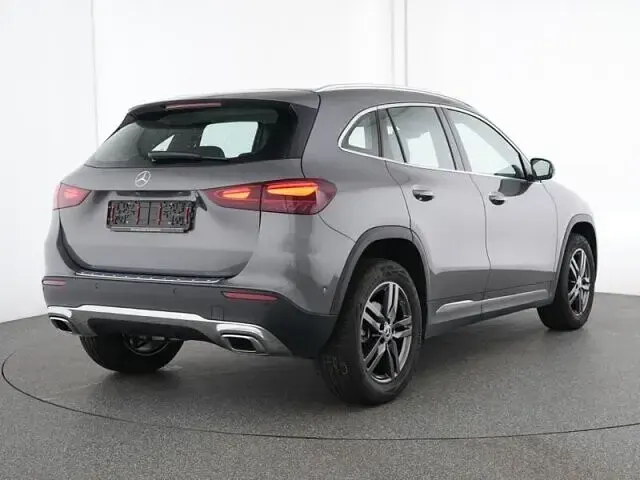 Gebraucht Mercedes GLA200 Advanced 163 PS (119 kW) 2025 lack mountaingrau SUV