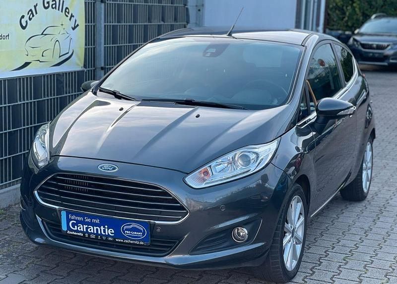 Grau Gebraucht 2017 Ford Fiesta Titanium Kleinwagen | 10.490 € (Fairer Preis) - Bild 1/4