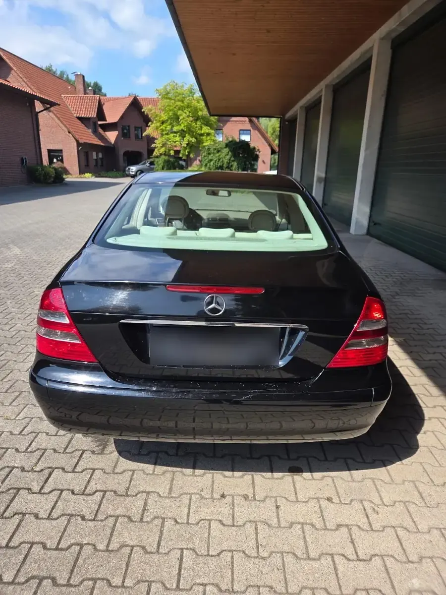 Gebraucht Mercedes E220 150 PS (110 kW) 2002 Schwarz Limousine