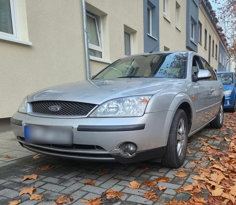 Gebraucht Ford Mondeo Ghia 170 PS (125 kW) 2002 Silber Limousine