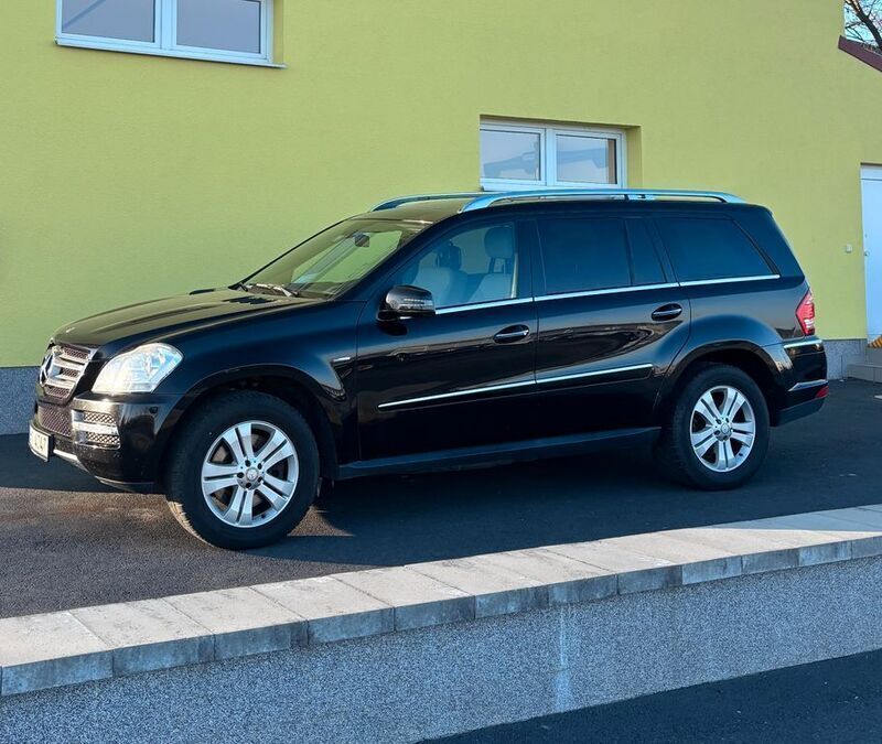 Schwarz Gebraucht 2011 Mercedes GL350 SUV | 12.400 € (Fairer Preis) - Bild 1/4