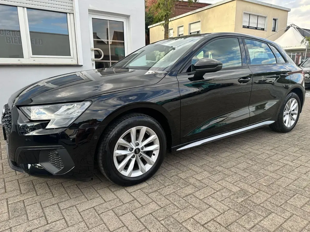 Gebraucht Audi A3 Sportback Basis 150 PS (110 kW) 2023 Schwarz Kleinwagen