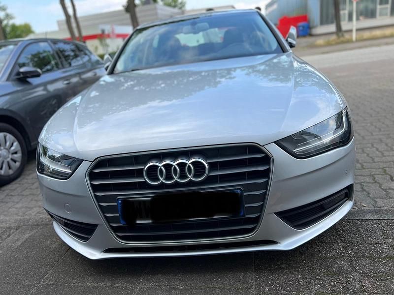Silber Gebraucht 2013 Audi A4 Comfort Limousine | 10.900 € (Fairer Preis) - Bild 1/4
