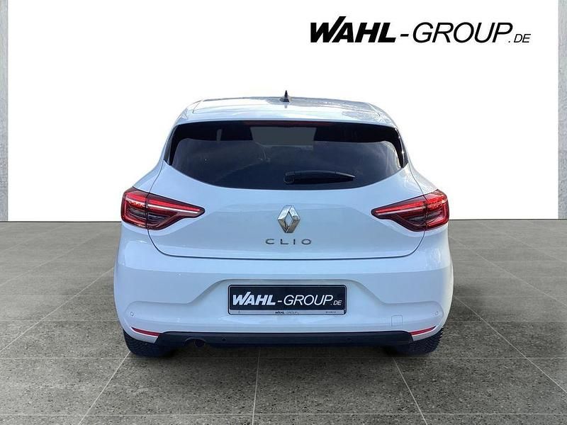 Second-hand Renault Clio V Evolution 91 CP (66 kW) 2023 Alb Berlinǎ