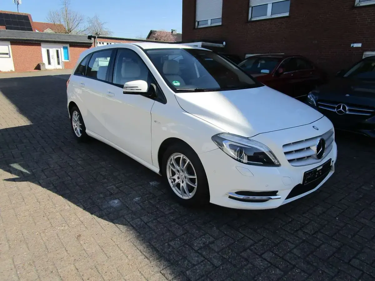 Gebraucht Mercedes B200 156 PS (114 kW) 2012 Calcitweiss  unilack Van / Kleinbus