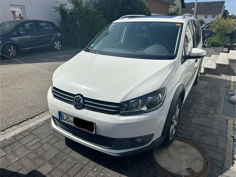 Weiß Gebraucht 2011 VW Touran Van / Kleinbus | 10.500 € (Etwas zu teuer) - Bild 1/4