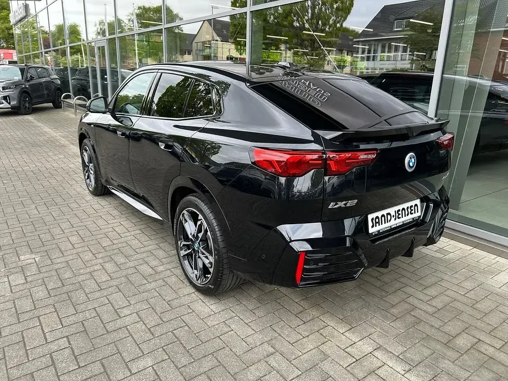 Gebraucht BMW iX2 Luxury Line 230 kW (313 PS) 2025 Schwarz sapphire metallic SUV