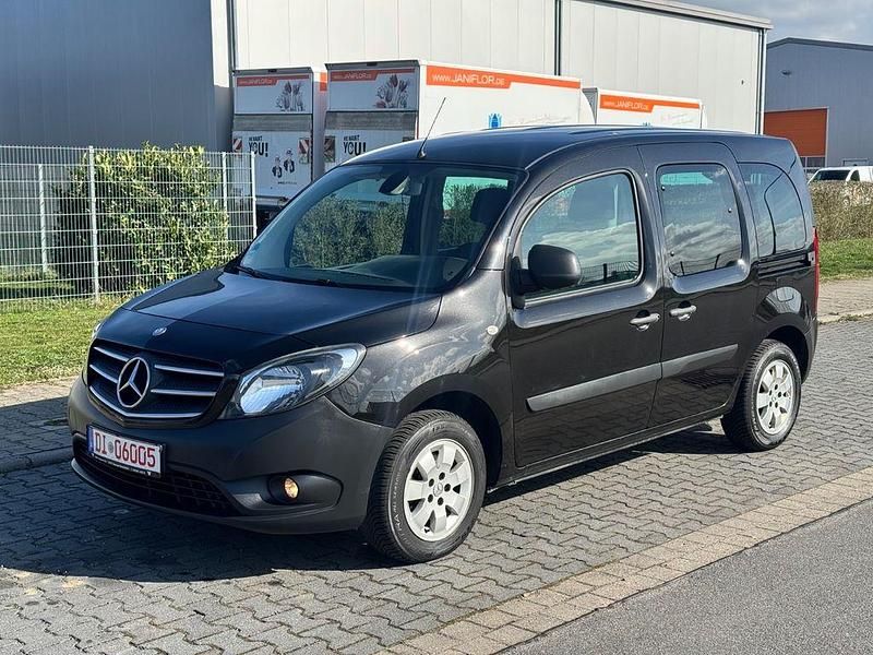 Gebraucht Mercedes Citan 111 110 PS (80 kW) 2017 Schwarz Kombi