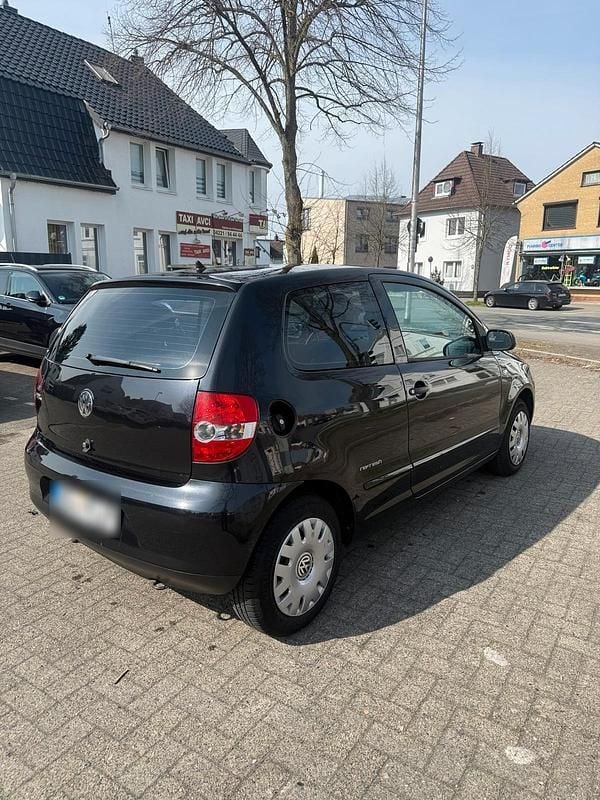 Gebraucht VW Fox 54 PS (39 kW) 2009 Schwarz Kleinwagen