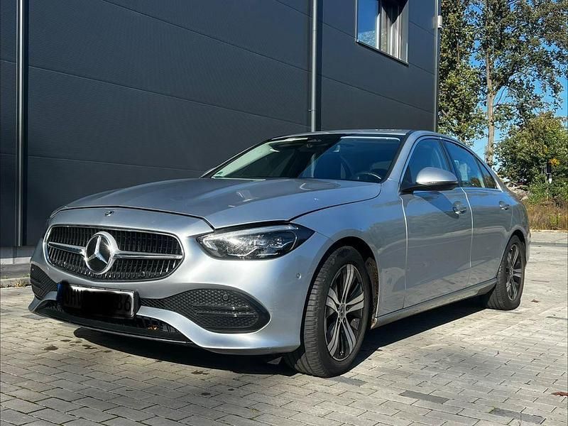 Silber Gebraucht 2022 Mercedes C200 Limousine | 31.900 € (Guter Preis) - Bild 1/4