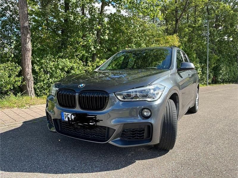 Grau Gebraucht 2019 BMW X1 M Sport SUV | 23.999 € (Guter Preis) - Bild 1/4