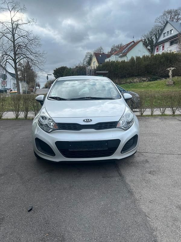 Gebraucht Kia Rio 75 PS (55 kW) 2012 Silber Kleinwagen