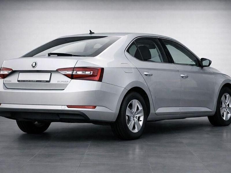 Gebraucht Skoda Superb Ambition 120 PS (88 kW) 2018 Silber Limousine