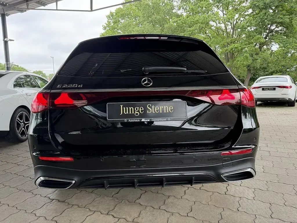 Gebraucht Mercedes E220 AMG 197 PS (144 kW) 2024 Schwarz Kombi