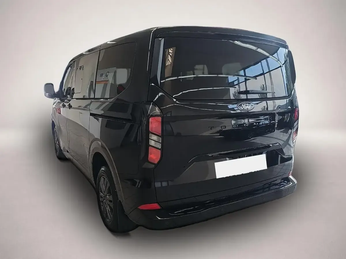 Gebraucht Ford Tourneo Custom Titanium 170 PS (125 kW) 2026 Manufacturer Van