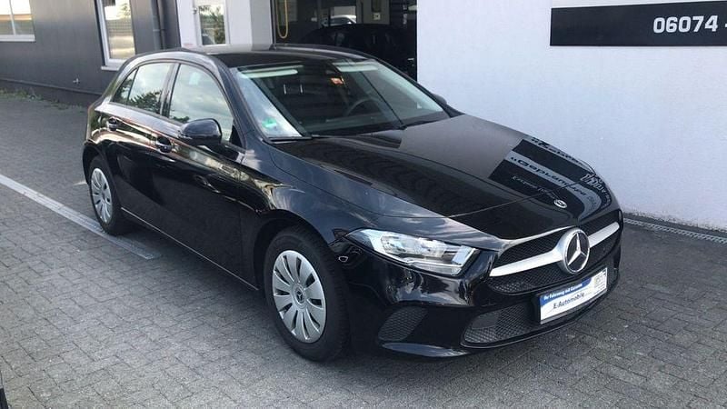 Schwarz Gebraucht 2022 Mercedes A160 Limousine | 16.270 € (Superpreis) - Bild 1/4